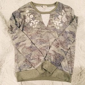 ❤️NWOT embroidered sweatshirt!❤️